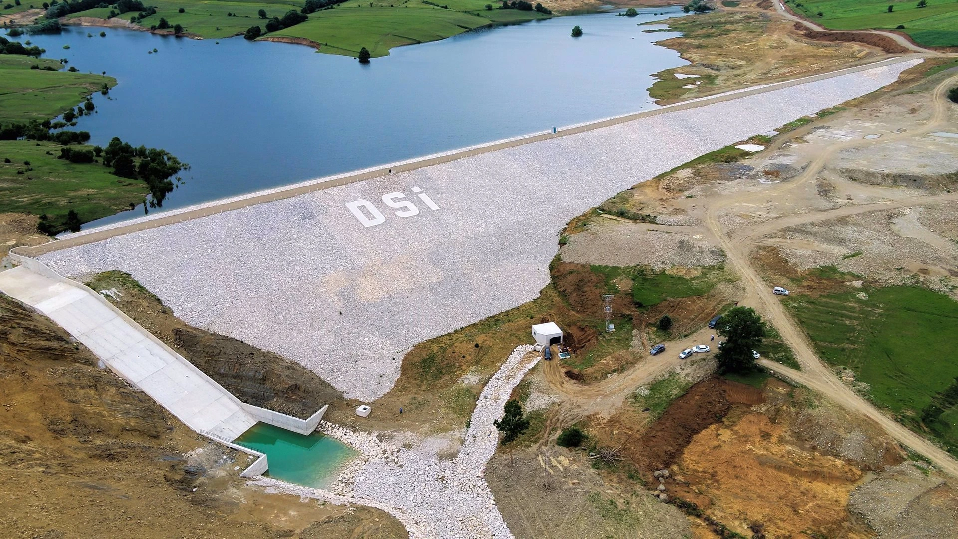 Fındıcak reservoir embankment and spillway