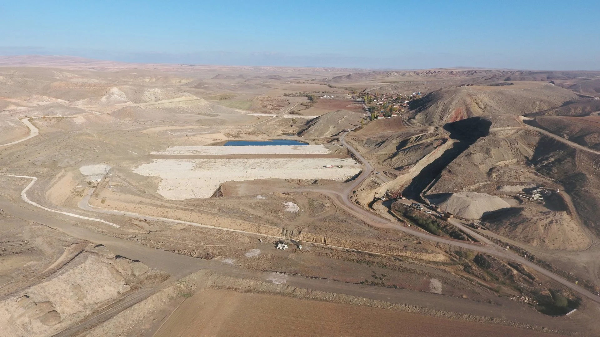 Haymana Sırçasaray Barajı — DSİ'nin 29 Kasım 2021 yayınından inşaat sahası görünümü.